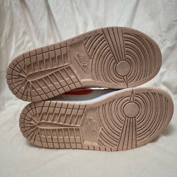 Nike Jordan Women’s 1 Mid SE Sail / Orange - Orange Quartz - Picture 8 of 16